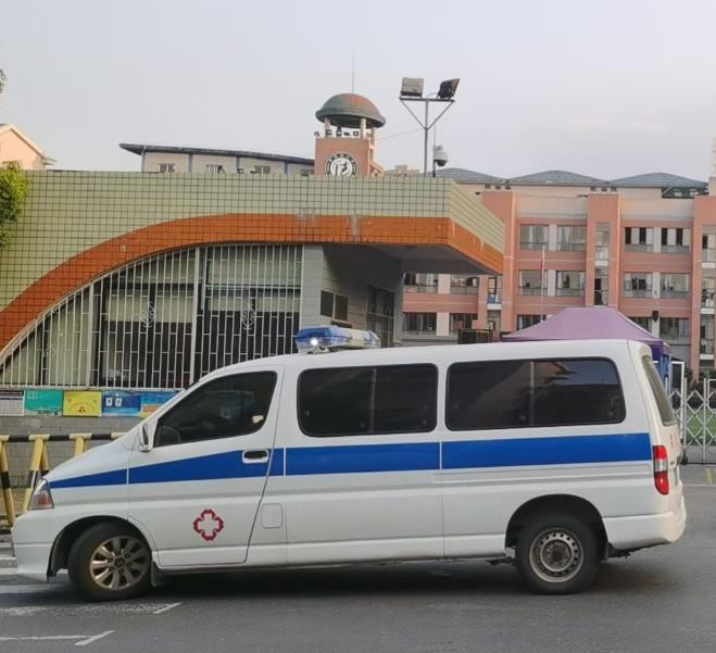 雨山救护车出租护送骨折病人一公里多少钱